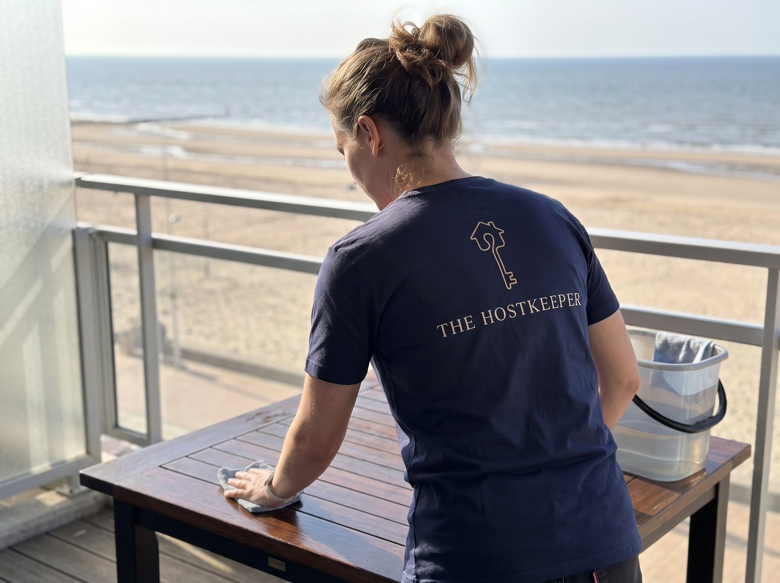 Schoonmaak met zicht op zee